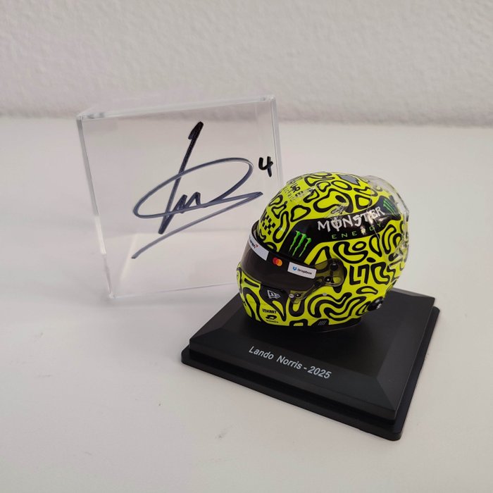 McLaren — helma Lando Norris 2025, měřítko 1:5